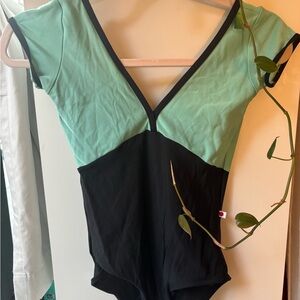 Yumiko v neck green and black leotard